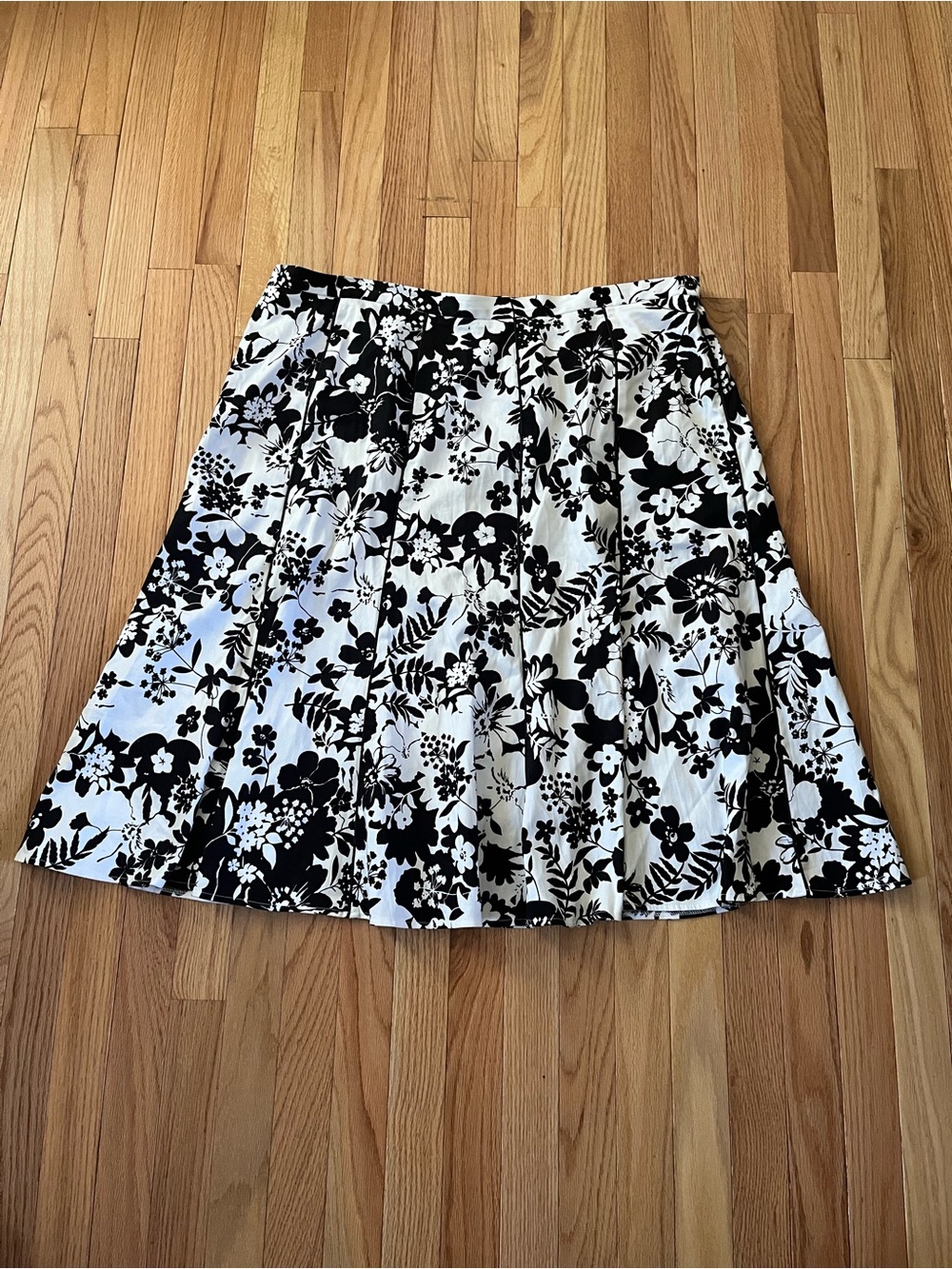 Black White Floral Pleated Midi Skirt 22 Coastal Grandma Resort Beachy Vacation